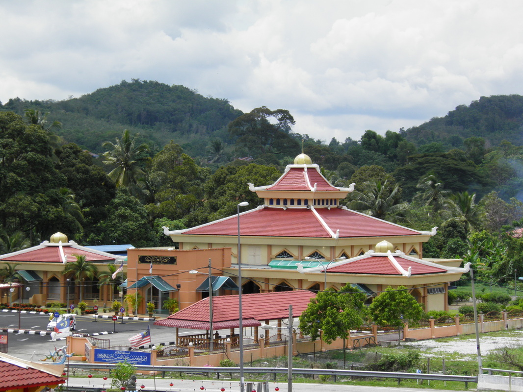 A new mosque near Pulau Sebang/Tampin station.
