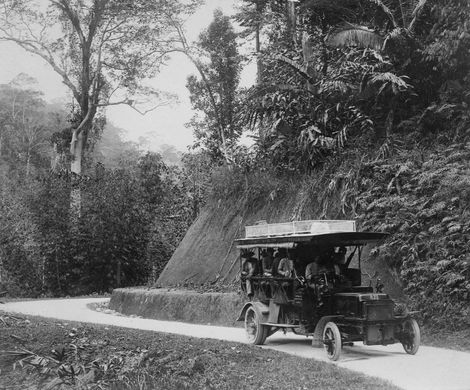 30 / 40 h.p. Straker-Squire no. R 25 on the Pahang trunk road